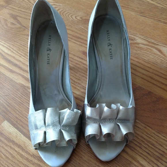 Silver Peep-Toe Pumps - Picture 3 of 4